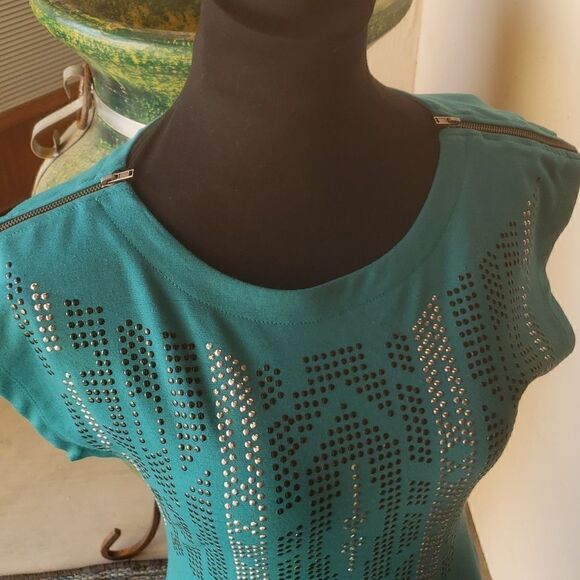 Slim fit embellished dress  - Picture 6 of 7